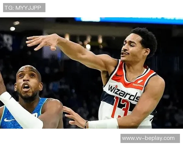 普尔半场表现出色6投3中贡献12分1篮板2助攻展现出强大实力