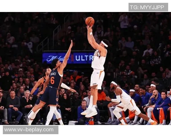 布克首发表现出色33分钟内高效砍下24分助力球队胜利